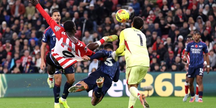 Premier League/ Sunderland “frenon” Arsenal-in, Chelsea mund Wolves e ngjitet në vendin e dytë