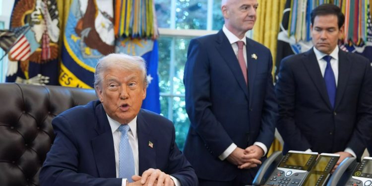 Shqipëria ëndërron Botërorin, Trump “ngroh” tifozët, prezanton “FIFA Pass”