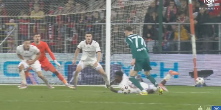 VIDEO/ U fut nga stoli, sulmuesi shqiptar e bën “sefte” me Legian dhe i heq fitoren nga “duart” Shehut & CO