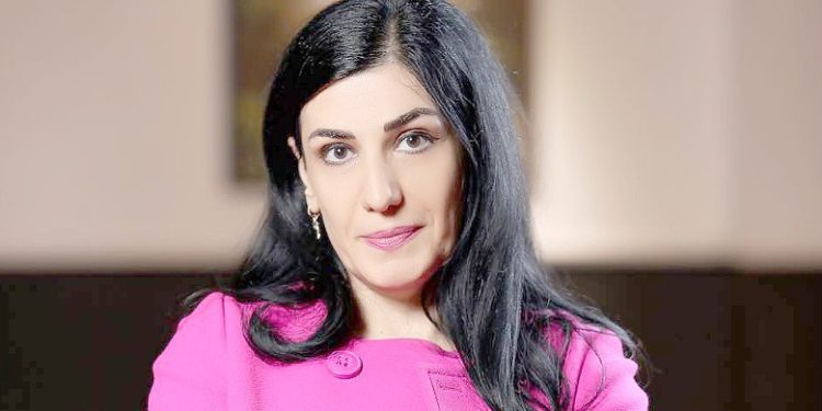 SPAK nuk ndalet, godet drejtoreshën e AKSHI-t, “arrest shtëpie” për Mirlinda Karçanaj