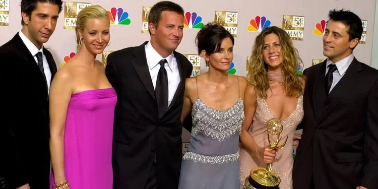 Kolegët e serialit “Friends” marrin vendim emocional për Matthew Perry