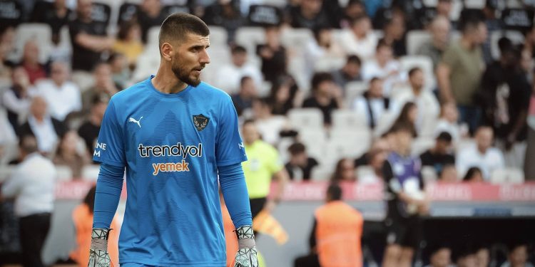 Portieri shqiptar ndan rrugët me klubin turk, “zyrtarizohet” divorci