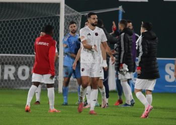 “Ngjarje e paprecedentë në stërvitje”, Flamurtari i tregon derën mesfushorit