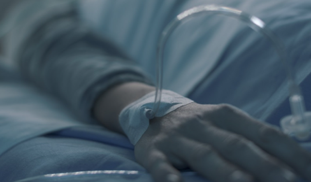 E pabesueshme në Selanik/ Pacienti del fshehurazi nga spitali për të kryer vjedhje