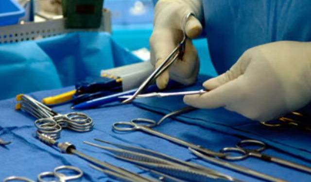 E rëndë/ 57-vjeçarja ndërron jetë pas ndërhyrjes kirurgjikale