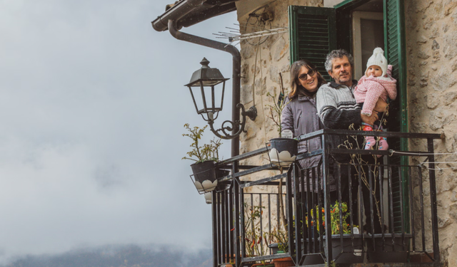 Italianët festojnë lindjen e foshnjës së parë të fshatit pas 30 vitesh