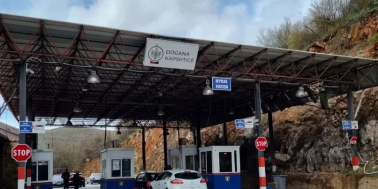 Në kërkim për dëshmi të rreme dhe futje të sendeve të palejuara në burg, arrestohet në Kapshticë 36-vjeçari