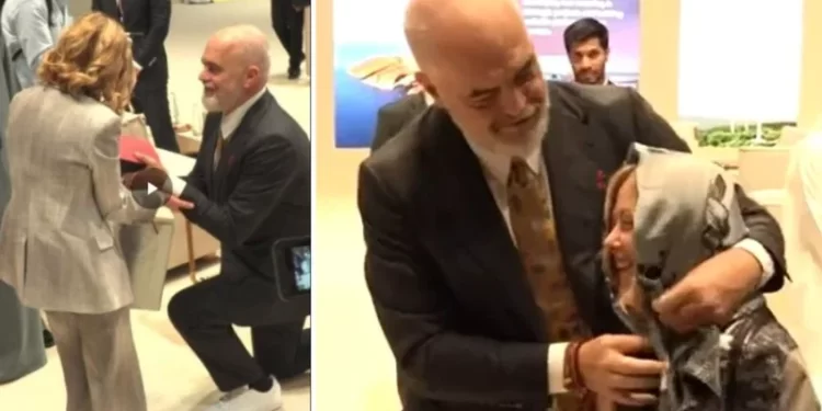 Meloni nxjerr në ankand shallin që i dhuroi Edi Rama