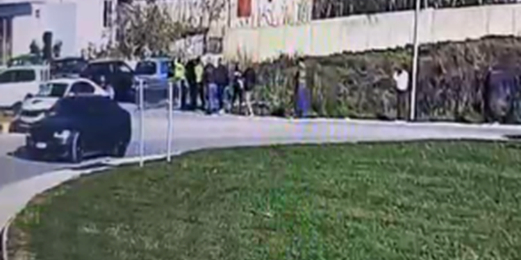 Rrahën dy punonjës policie dhe drejtorin e IMT në Vlorë, arrestohen 58-vjeçari së bashku me dy djemtë