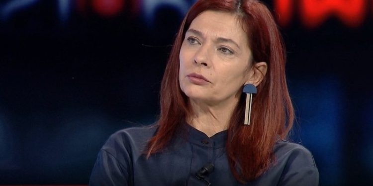 “Gjysma ime…”/ Fjalët prekëse të Ema Andreas për ndarjen nga jeta të vëllait të saj