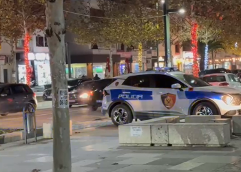 Një tjetër grua ‘e pëson’ te blloqet e betonit në Vlorë