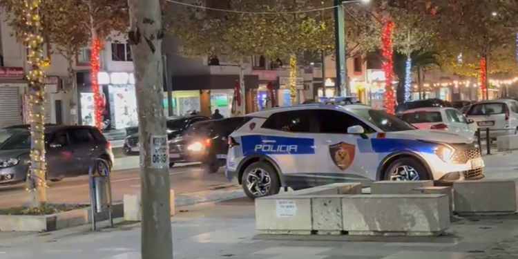 Një tjetër grua ‘e pëson’ te blloqet e betonit në Vlorë