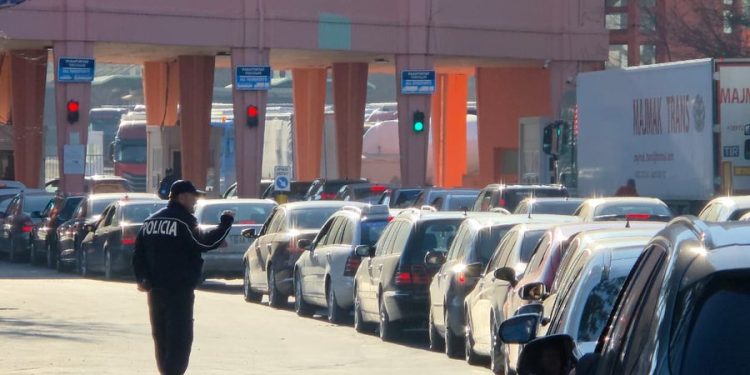 Radhë të gjata në Qafë Thanë