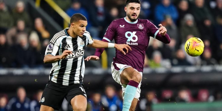 Dhuroi një asist me kokë, notë pozitive për Brojën, “bomberi” kuqezi fiton Burnley (VIDEO)