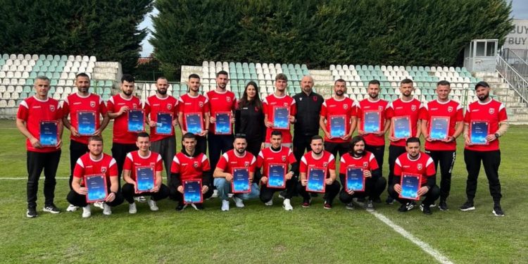 Përmbyllet me sukses edicioni i radhës i kursit UEFA C për zonën e Fierit, diplomohen 25 pjesëmarrës