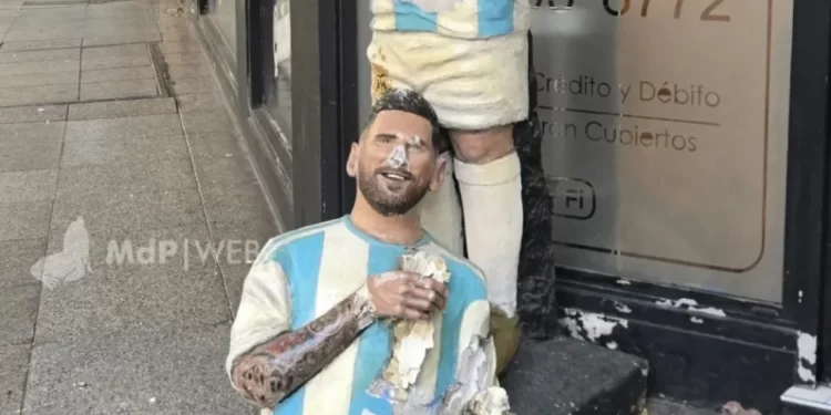 Statuja e Lionel Messit vandalohet brutalisht në Argjentinë: Autoritetet nisin hetimet