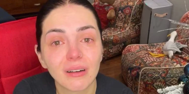 Fifi shpërthen në lot gjatë një transmetimi live: “Mos ma përmendni djalin, çka ju ka ba?”