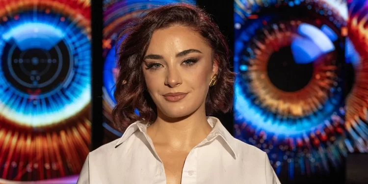 Xhodi Skura pjesë e “BBVA5”/ Surprizon gjyshen e saj nga shtëpia