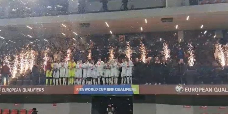 VIDEO/ Fitoi Superkupën e Shqipërisë, Dinamo “ngre në qiell” trofeun