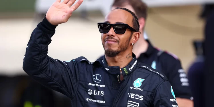 Çfarë bëri Lewis Hamilton në Maranello që emocionoi gjithë stafin e Ferrarit?