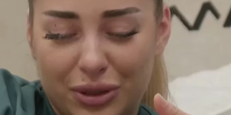 Elijona ndan dhimbjen e saj më të madhe: “S’më la Zoti të shijoj dashurinë e nënës”