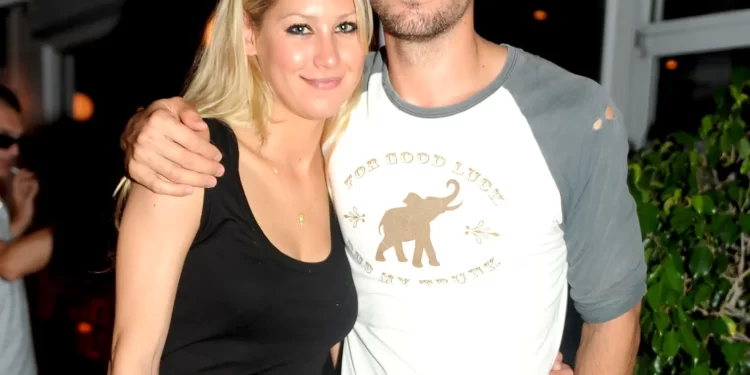 Enrique Iglesias dhe Anna Kournikova ndajnë për herë të parë portretin e bebushit të tyre