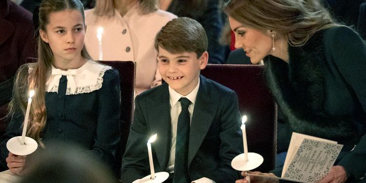 Çfarë ndodhi kur Kate Middleton mori Princeshën Charlotte dhe Princi Louis për një shfaqje speciale para Krishtlindjeve?