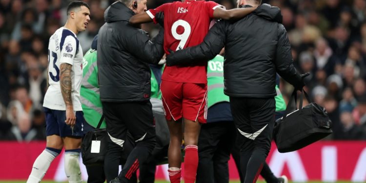 Goditje e rendë për Liverpul, Isak thyen këmbën