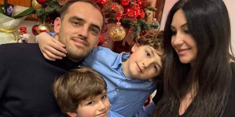 Vajza e Jozefina Topallit në pritje të ëmbël për herë të tretë