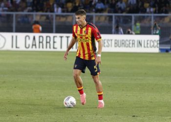 FOTO/ Te Lecce “fërkojnë duart”, “fluturon” kartoni i Medon Berishës