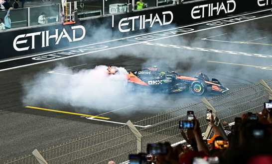 Norris “mbret” në Formula 1, fiton titullin dhe i jep fund dominimit të Verstappen