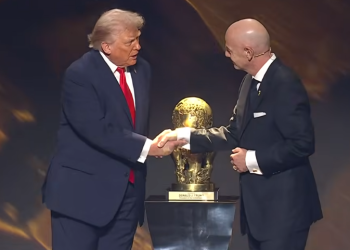 Trump nderohet në ceremoninë e shortit të Botërorit, merr “çmimin e paqes FIFA”