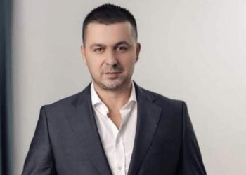 Këngëtari shqiptar konfirmon kandidimin për deputet në listën e PDK-së