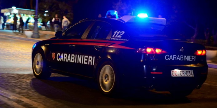 Policia italiane plagos me armë të riun shqiptar, tentoi të ikë pasi përplasi edhe makinën e një karabinieri