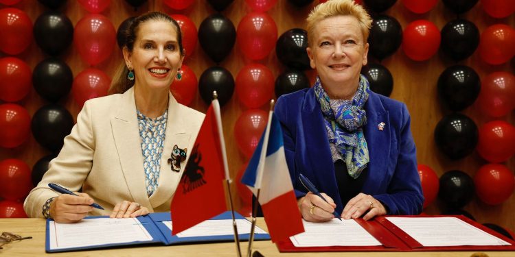 Kumbaro marrëveshje me qeverinë franceze për shkolla dygjuhëshe