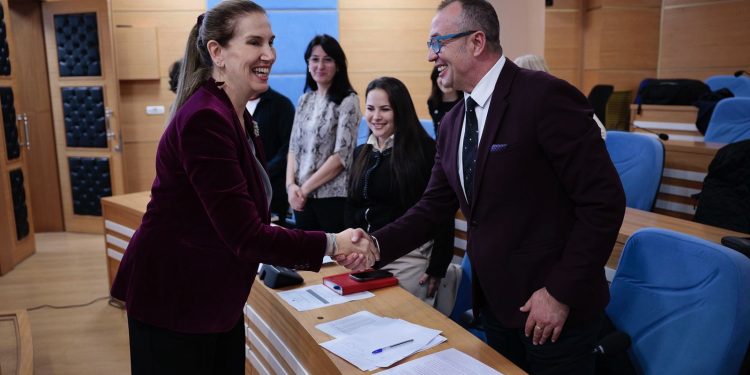 Kumbaro takim me Këshillin Kombëtar të Prindërve: Ditën kur mësuesit dhe prindërit të flasin të njëjtën gjuhë, fëmijët do të jenë në duar më të sigurta