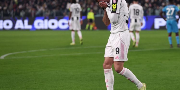 Vlahovic “tradhton” Juven, serbi “parkon” në “bokse”, zbulohet shkalla e dëmtimit