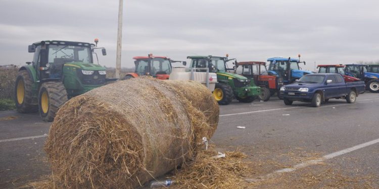 Protesta e fermerëve, bllokohet aksi Kakavijë-Janinë