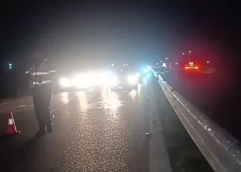 Tjetër aksident, makina “fluturon” dhe përplaset në barrierën ndarëse