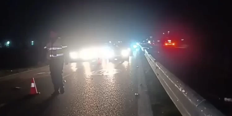 Tjetër aksident, makina “fluturon” dhe përplaset në barrierën ndarëse