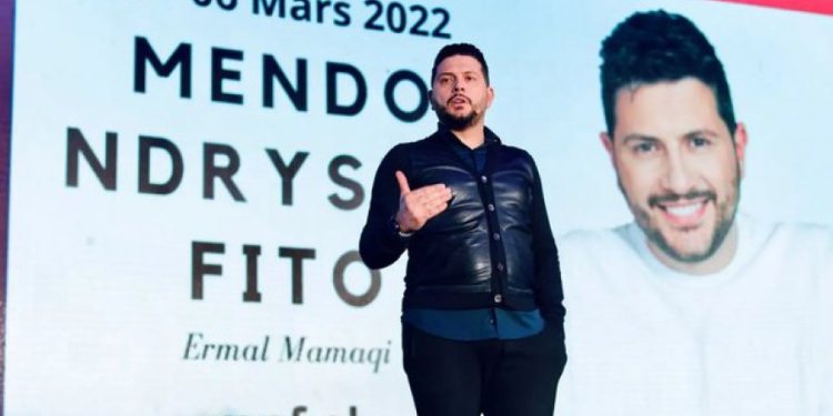 Skandal fiskal? Trajnimet motivuese të Ermal Mamaqit marrin pagesa me zarf, pa faturë