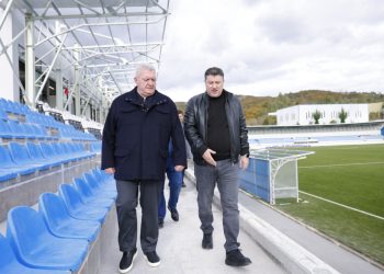 Presidenti Duka inspekton punimet në stadiumin e Vorës: Projekti po shkon drejt përfundimit, dikur dukej ëndërr, sot po bëhet realitet