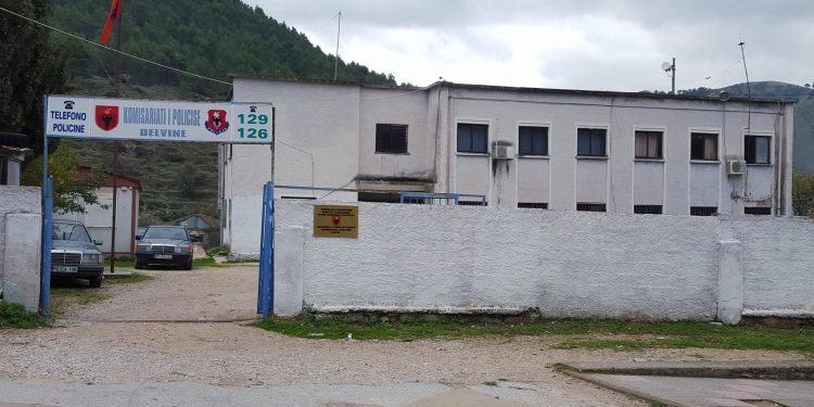 Sherr me sende të forta mes dy familjeve në Delvinë