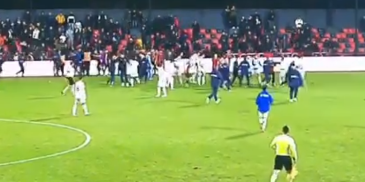 Dhuna në Vlorë, distancohet Flamurtari: Këto veprime nuk përfaqesojnë vlerat e klubit, gati të bashkëpunojmë me Policinë