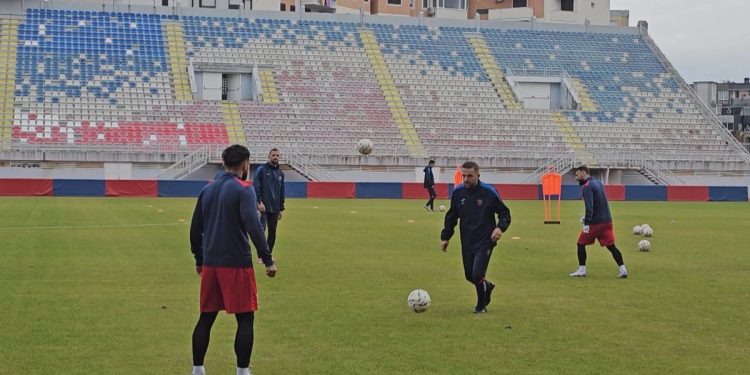 Superkupa, Egnatia pret në finale Dinamon