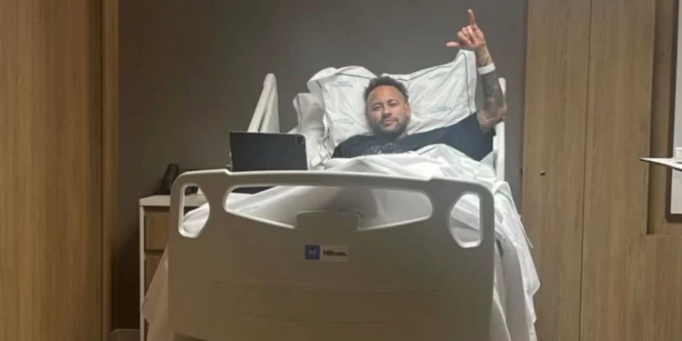 Neymar kalon me sukses ndërhyrjen kirurgjikale në gjurin e majtë