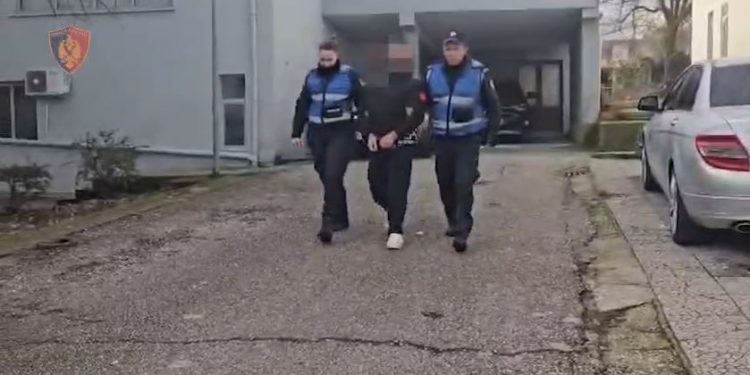 Jepnin para me fajde/ Pranga për 3 anëtarët e një fisi nga Lazarati, në kërkim një i katërt (VIDEO)