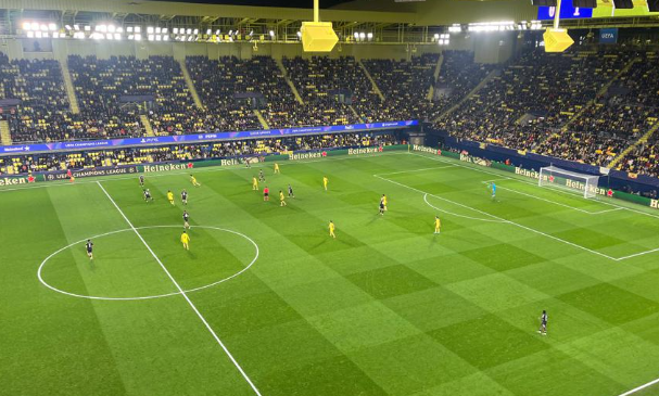 Në ndeshjen e Champions “e bëjnë baltë”, vendoset himni i Europa League