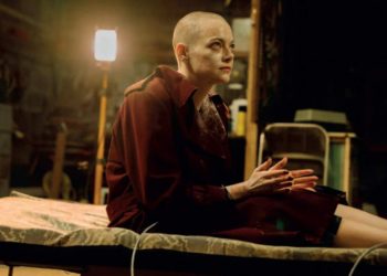 Emma Stone rikthehet në ekran me “Bugonia”, një film që sfidon kufijtë e realitetit