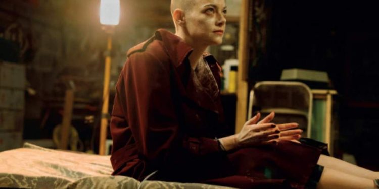 Emma Stone rikthehet në ekran me “Bugonia”, një film që sfidon kufijtë e realitetit